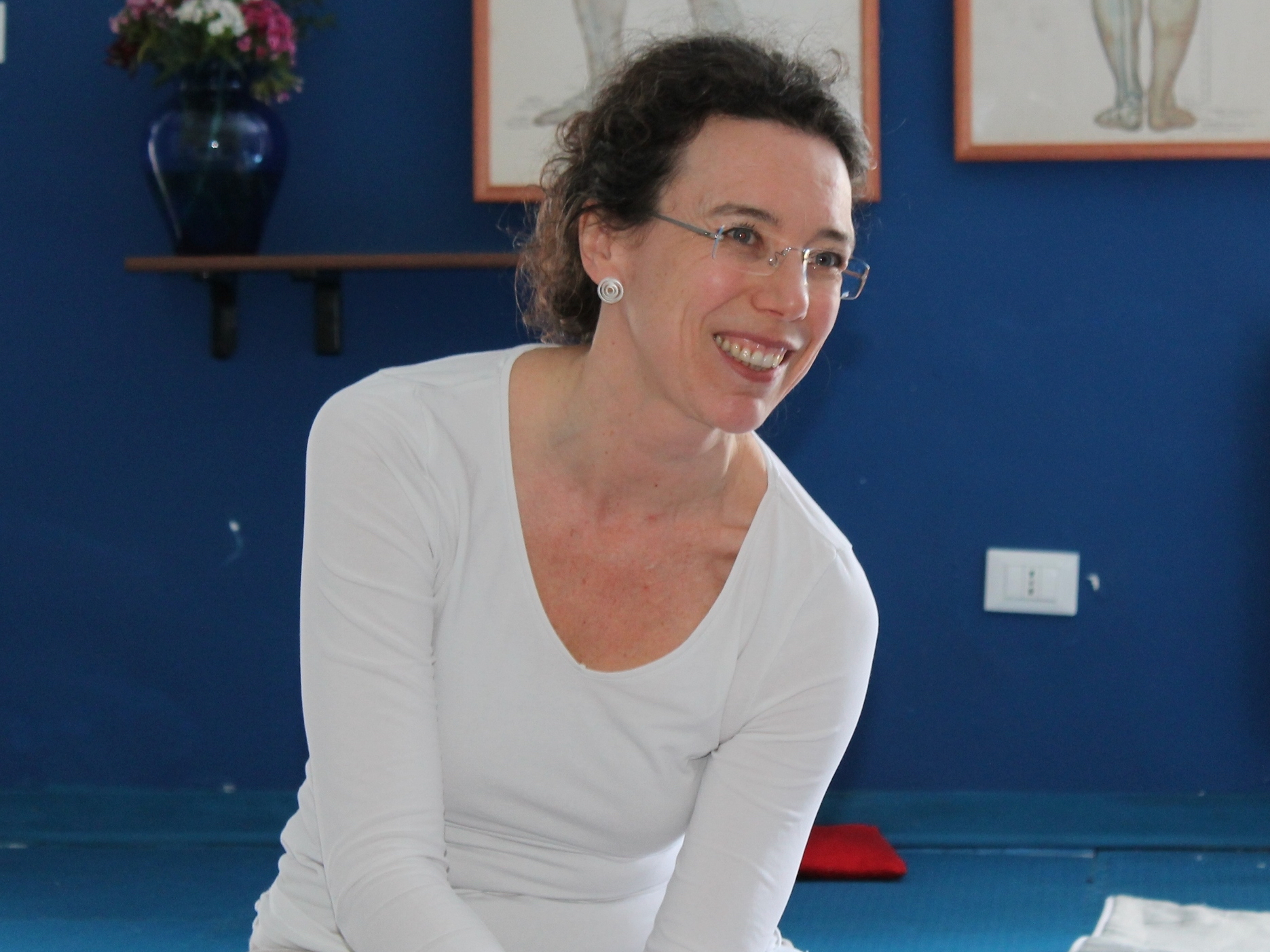 Aufnahme von Alexandra Gelny beim Unterrichten eines Shiatsu-Workshops.